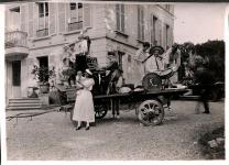 La-famille-Domange-interpretant-la-Symphonie-burlesque-de-Mel-Bonis-vers-1920